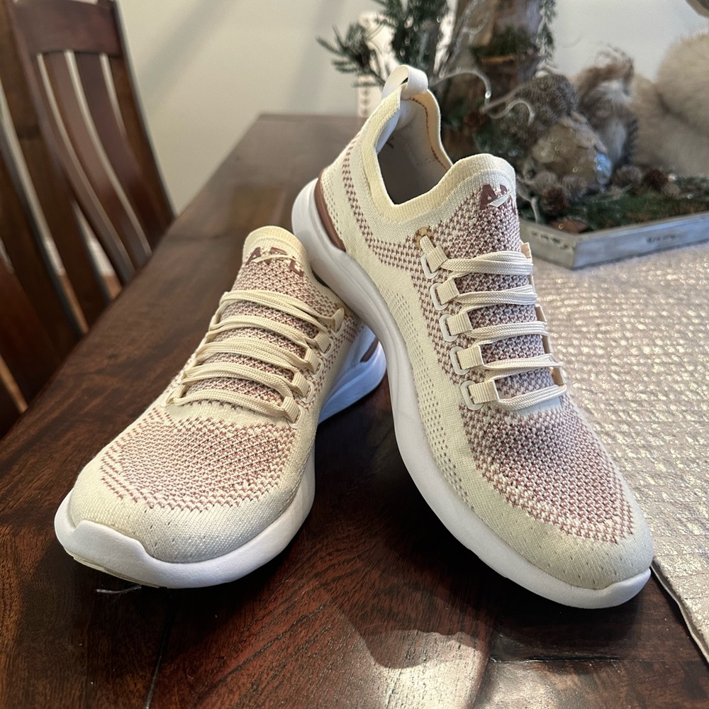 APL Techloom Breeze Women’s Size 8